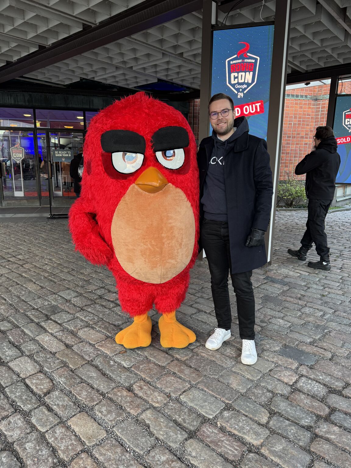 Post related media content